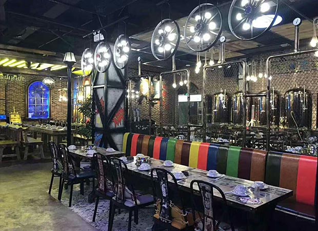 某小酒吧與精釀啤酒設備廠家合作案例